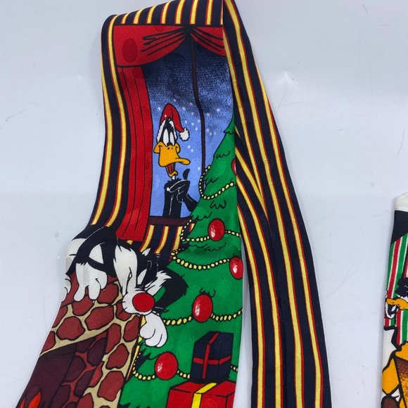 Looney Tunes Mania Christmas Tie - Picture 3 of 6